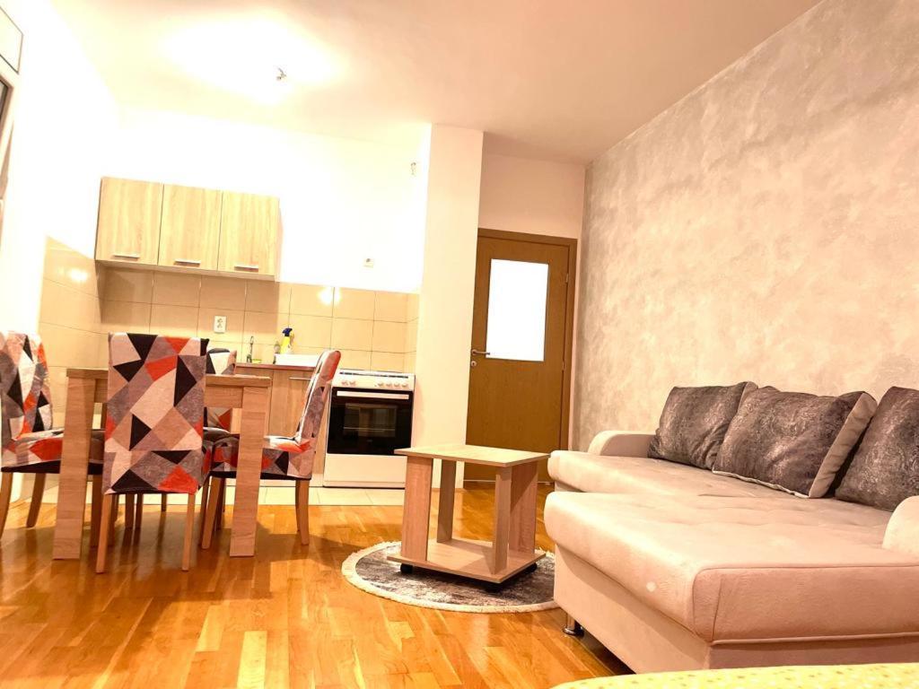 Appartamento Naki Apartman Podgorica Camera foto